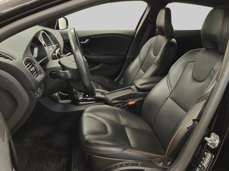 Volvo V40 Cross Country vaihtoauto