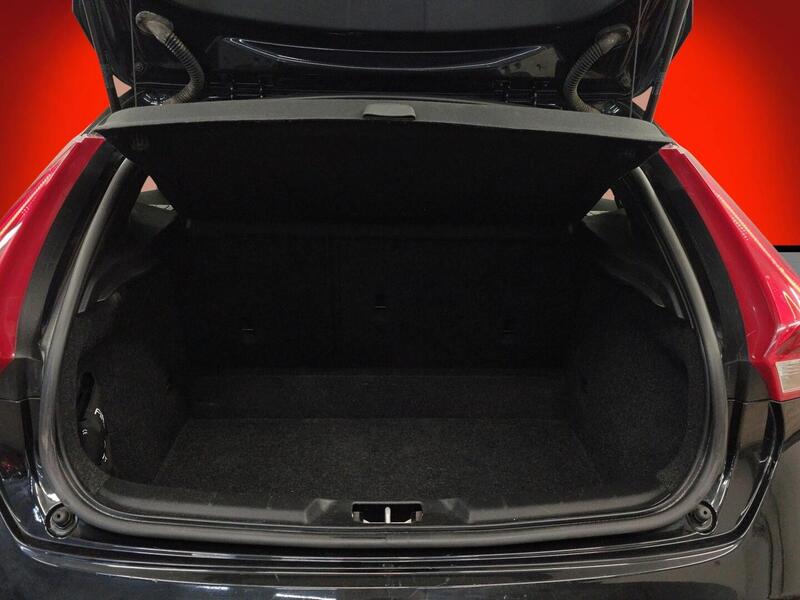 Volvo V40 Cross Country vaihtoauto