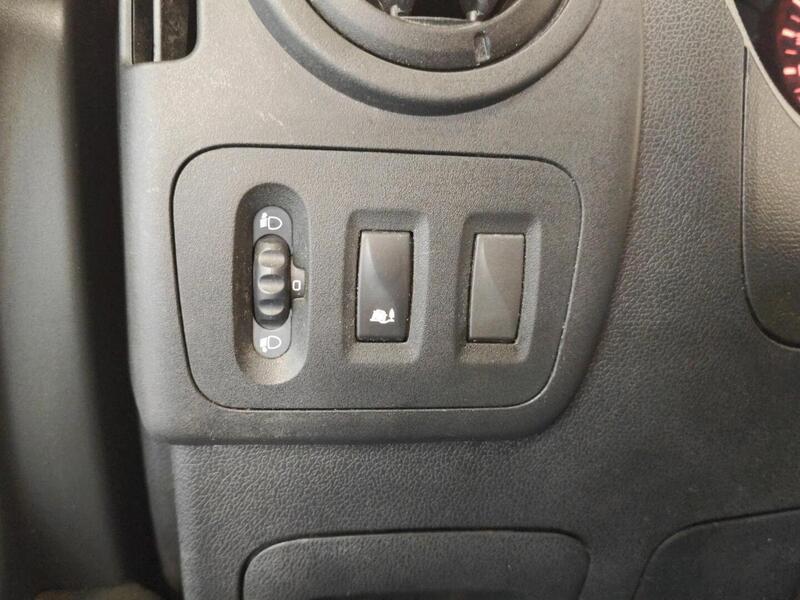 Nissan NV400 vaihtoauto