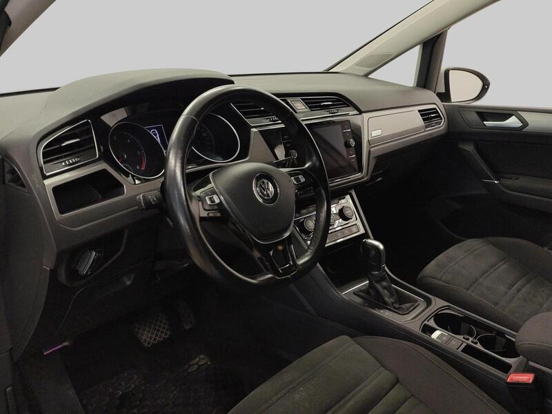 Volkswagen Touran vaihtoauto