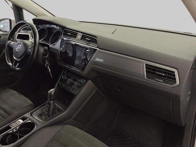 Volkswagen Touran vaihtoauto