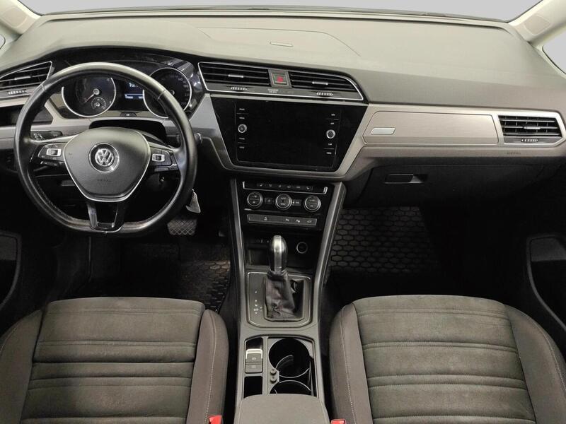 Volkswagen Touran vaihtoauto