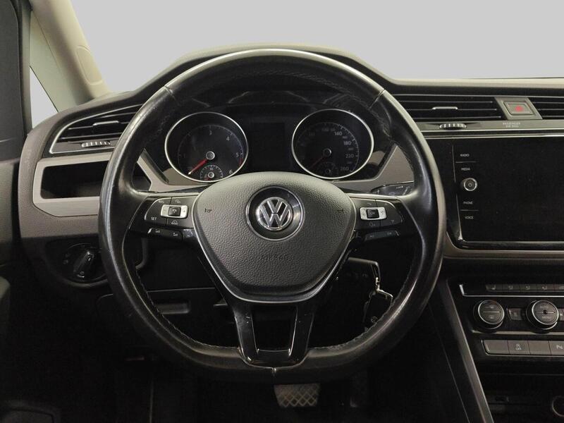 Volkswagen Touran vaihtoauto