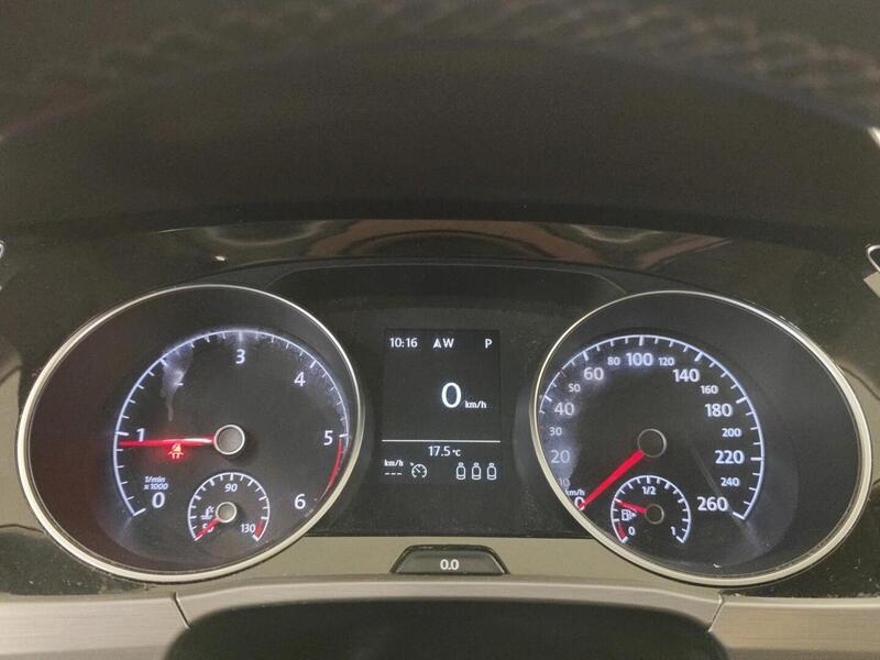 Volkswagen Touran vaihtoauto