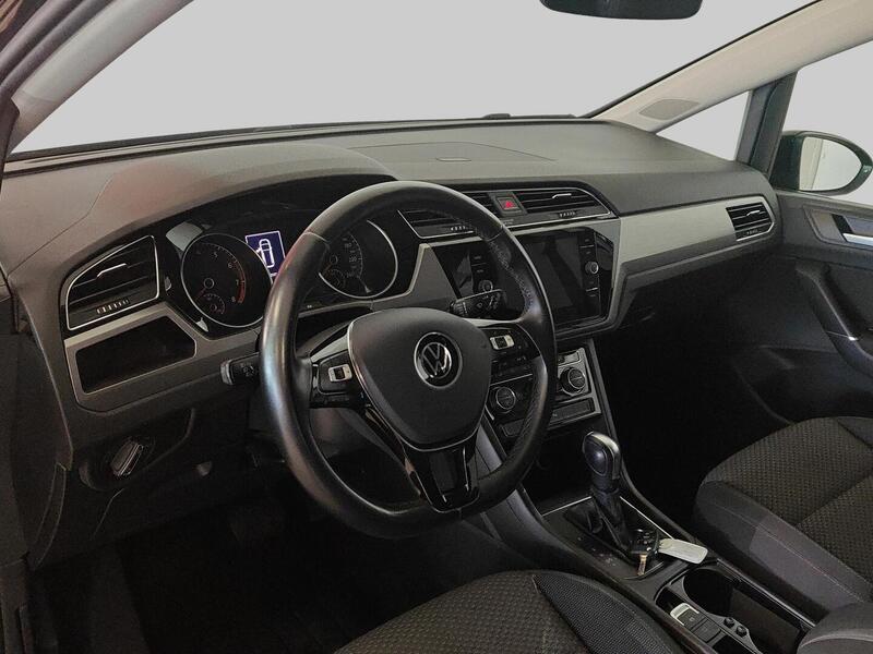 Volkswagen Touran vaihtoauto