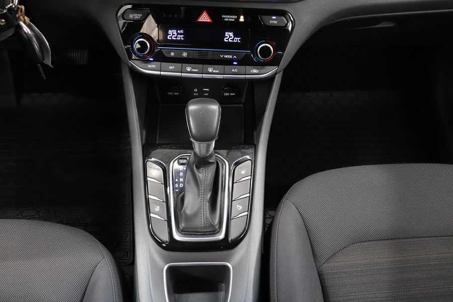 Hyundai IONIQ hybrid vaihtoauto