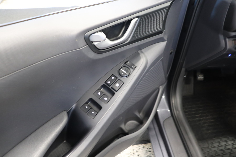 Hyundai IONIQ hybrid vaihtoauto