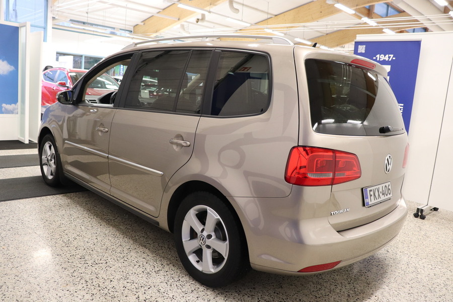 Volkswagen Touran vaihtoauto