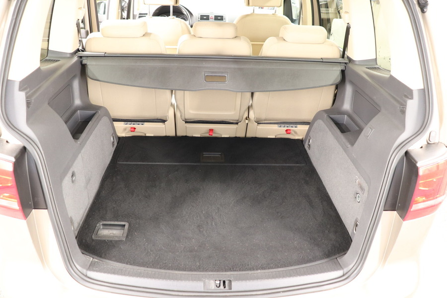 Volkswagen Touran vaihtoauto