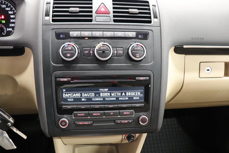 Volkswagen Touran vaihtoauto