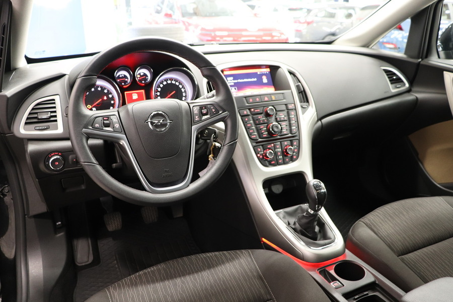 Opel Astra vaihtoauto