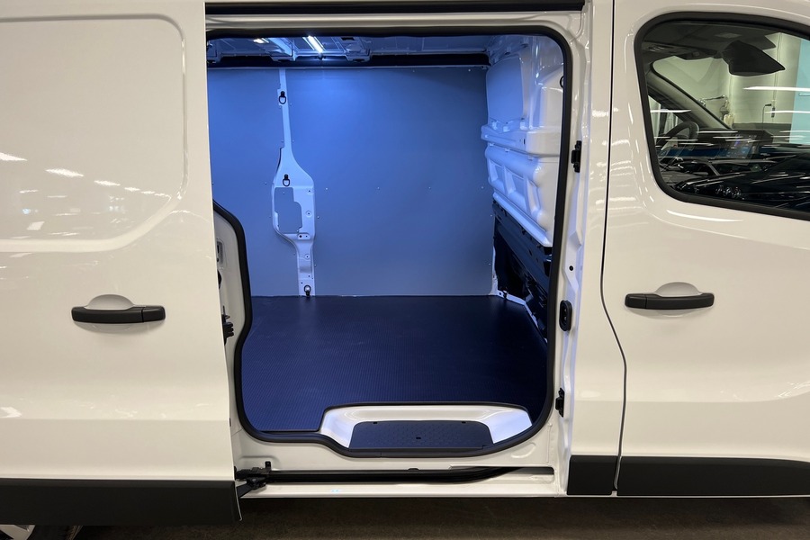 Nissan Primastar vaihtoauto