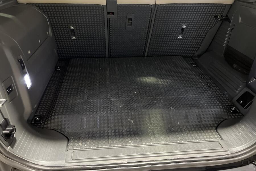 Land Rover Defender vaihtoauto