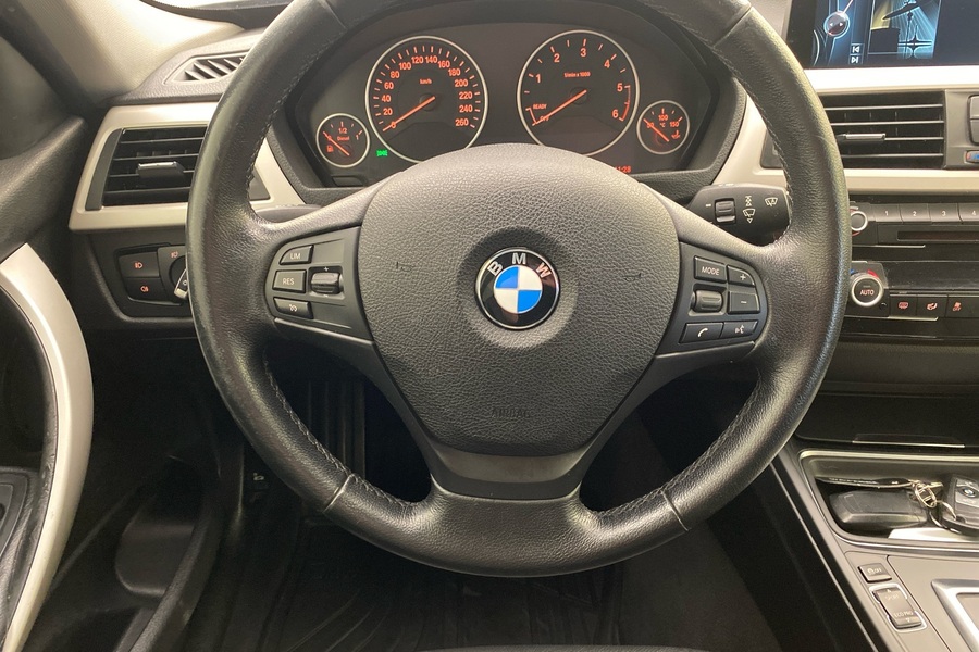 BMW 330 vaihtoauto