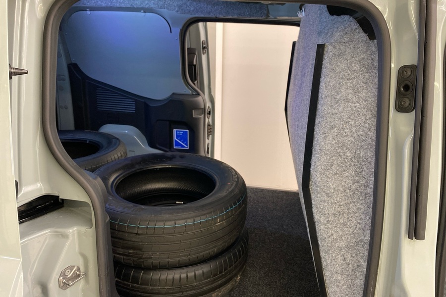 Ford Transit Courier vaihtoauto