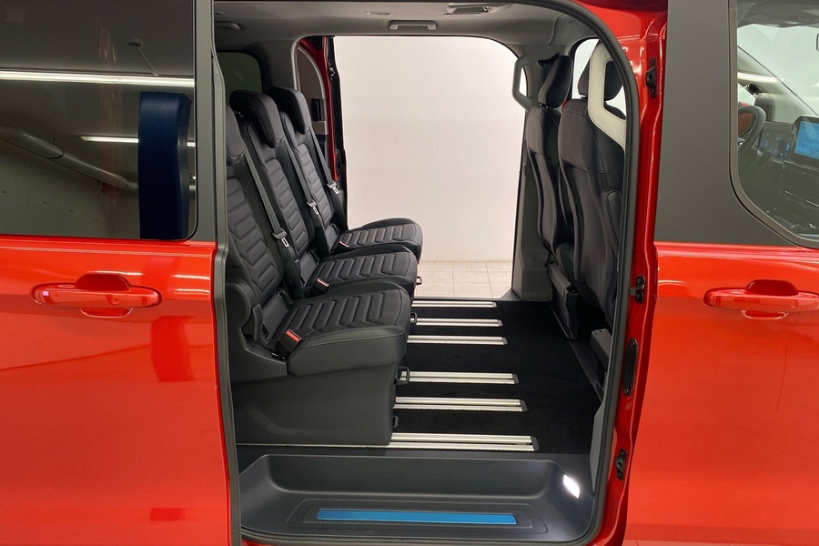 Ford Tourneo Custom vaihtoauto