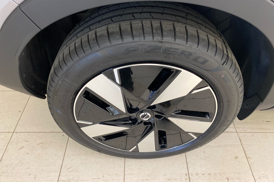 Volvo EX40 vaihtoauto