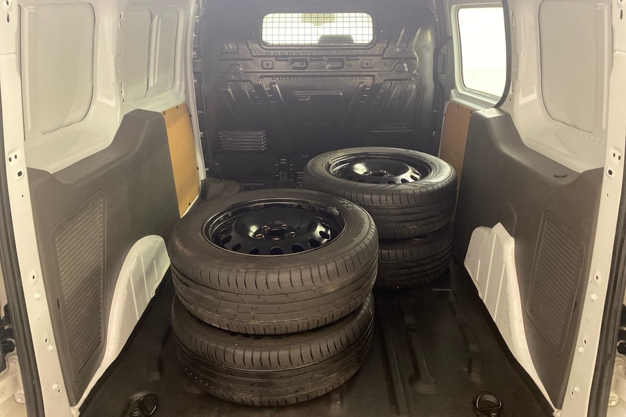 Ford Transit Connect vaihtoauto