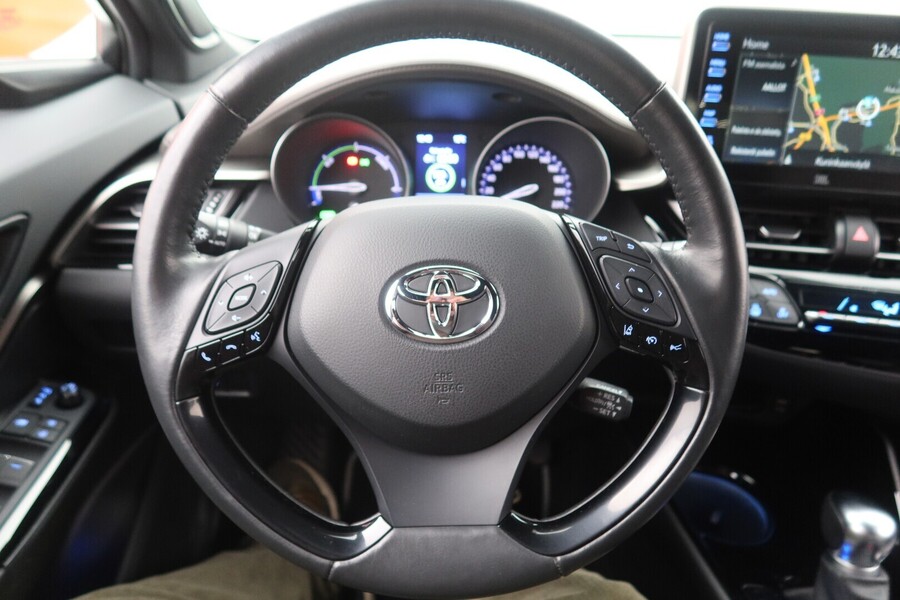 Toyota C-HR vaihtoauto