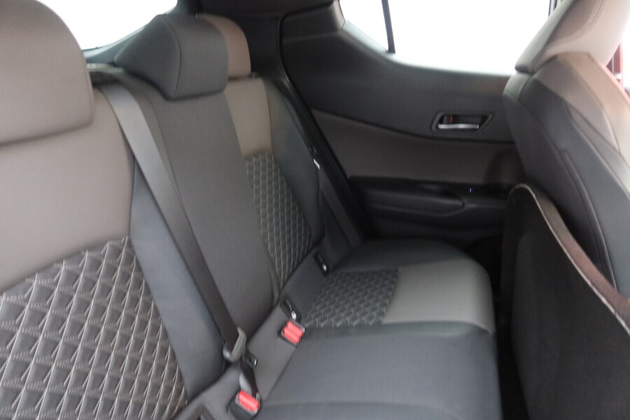 Toyota C-HR vaihtoauto