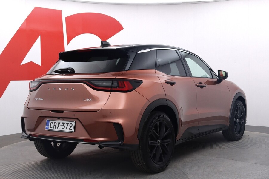 Lexus LBX vaihtoauto