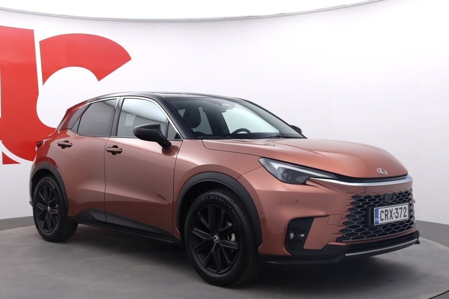 Lexus LBX vaihtoauto