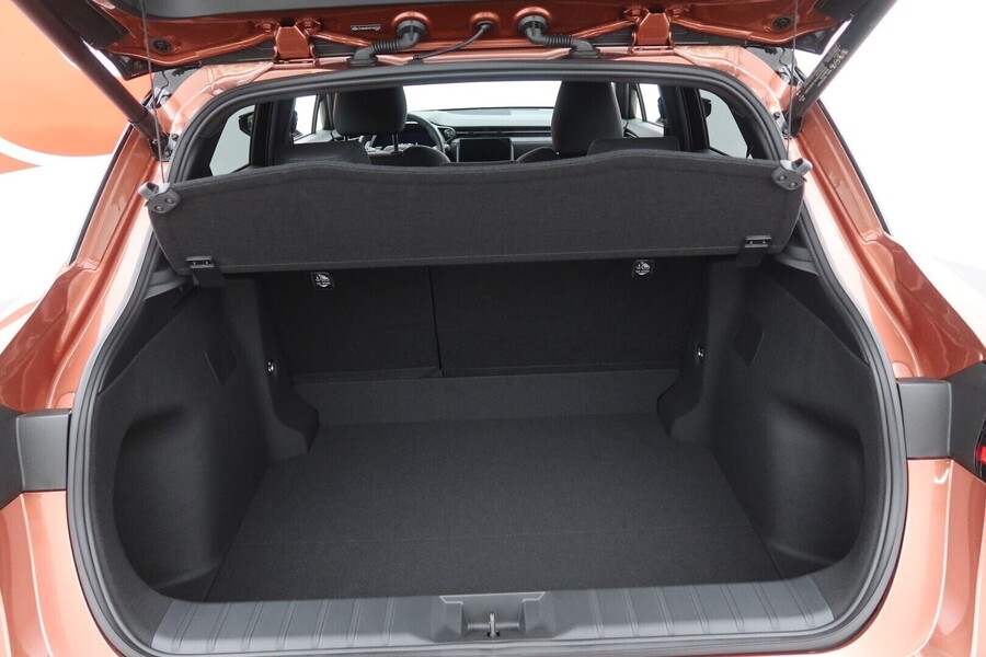 Lexus LBX vaihtoauto