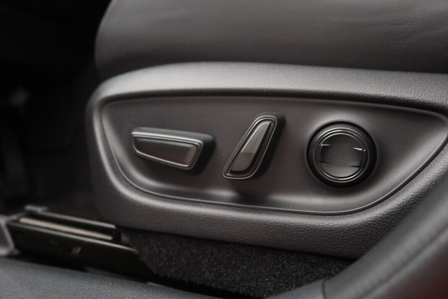 Lexus LBX vaihtoauto