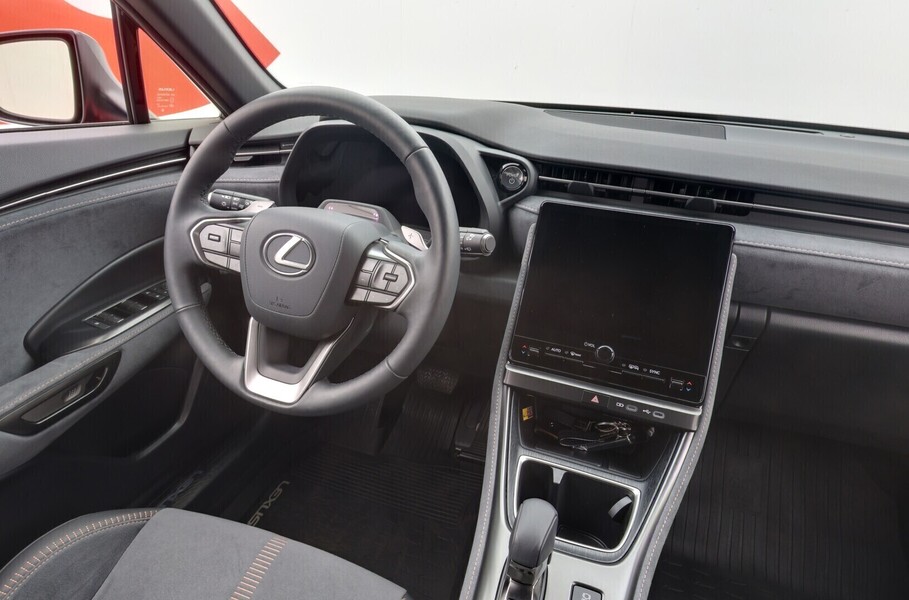 Lexus LBX vaihtoauto