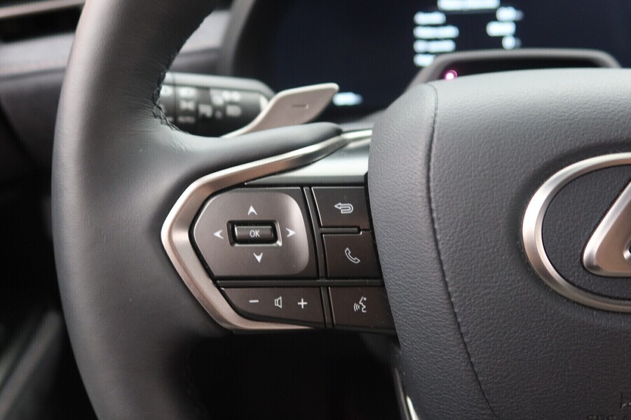 Lexus LBX vaihtoauto