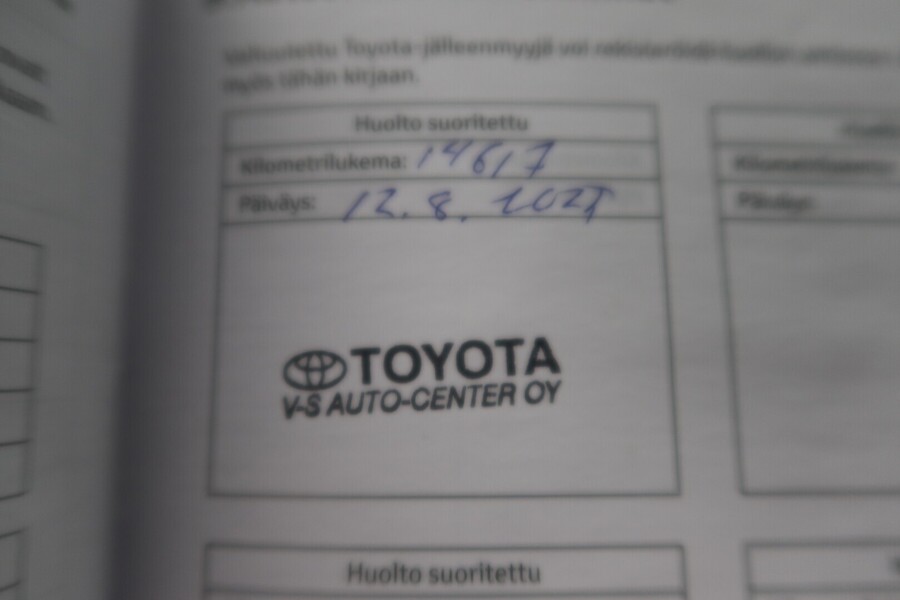 Toyota C-HR vaihtoauto