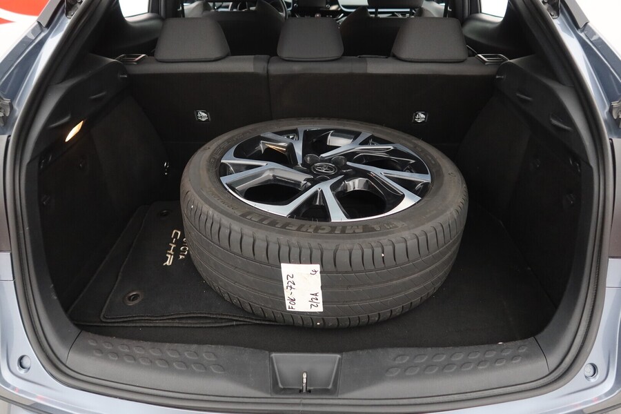 Toyota C-HR vaihtoauto