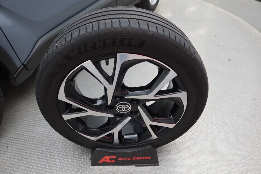 Toyota C-HR vaihtoauto