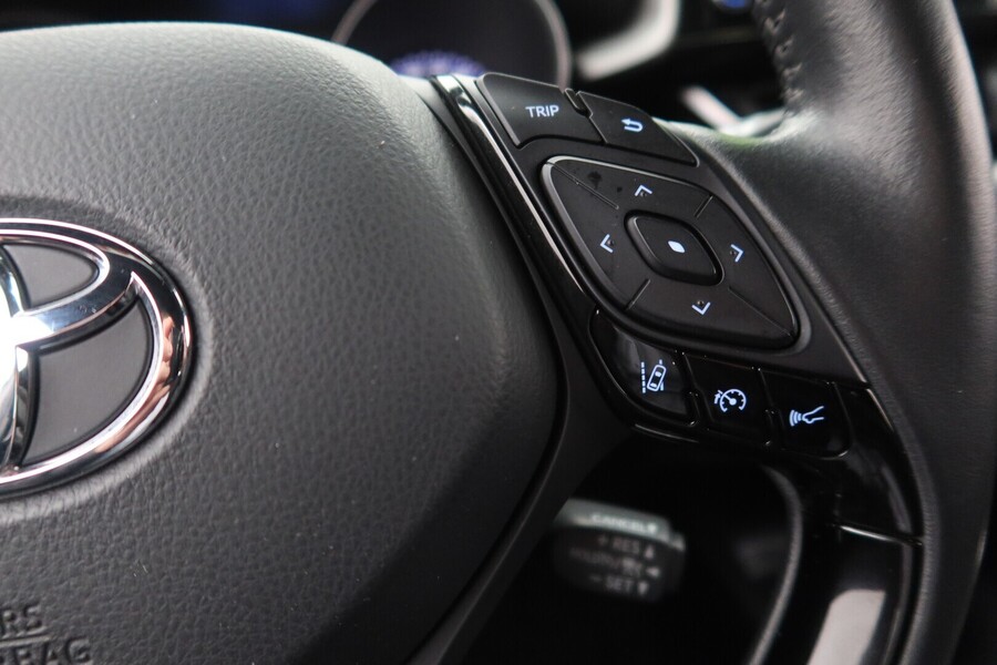 Toyota C-HR vaihtoauto