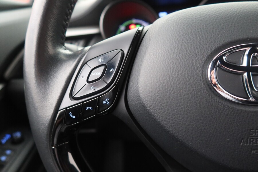 Toyota C-HR vaihtoauto