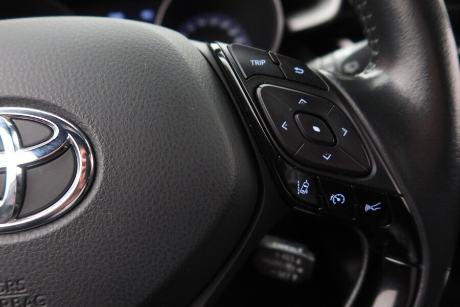 Toyota C-HR vaihtoauto