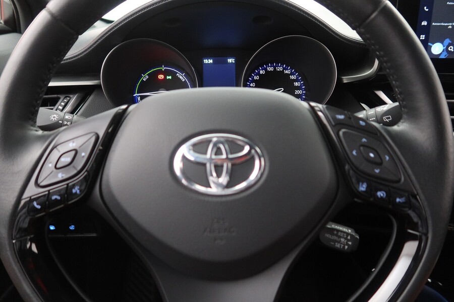 Toyota C-HR vaihtoauto