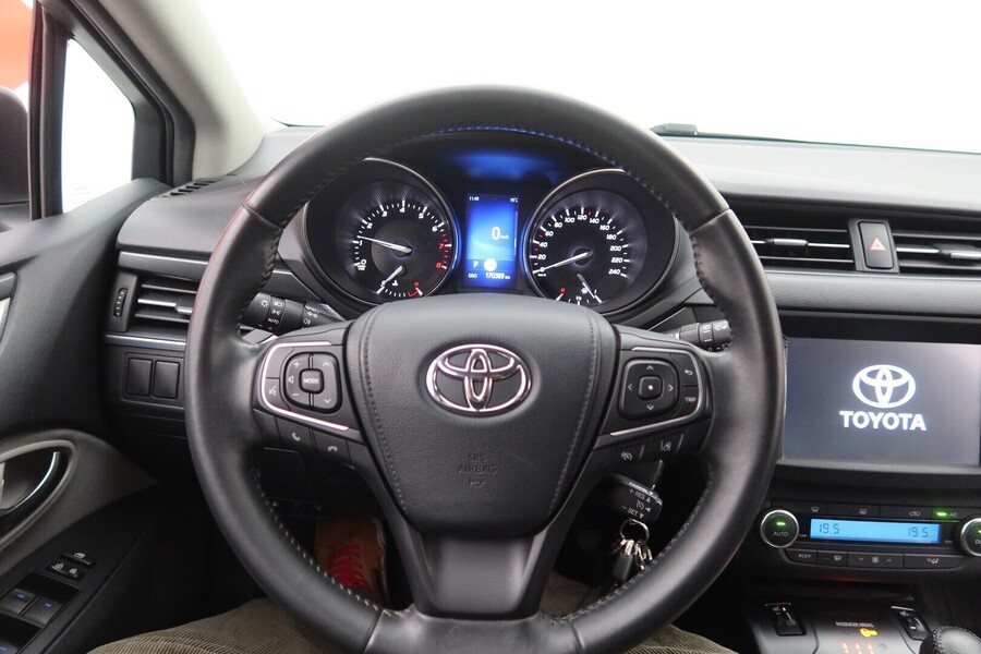 Toyota Avensis vaihtoauto