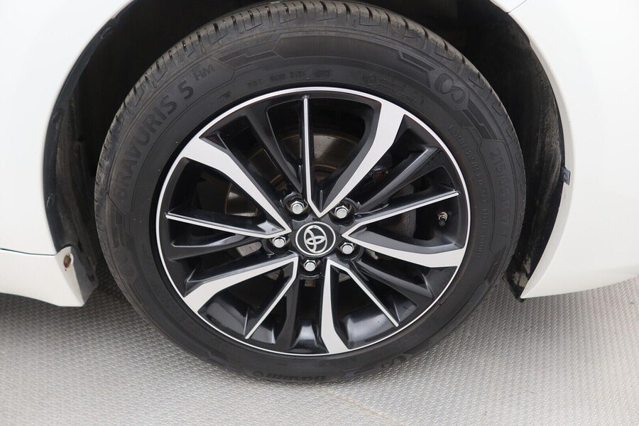 Toyota Avensis vaihtoauto