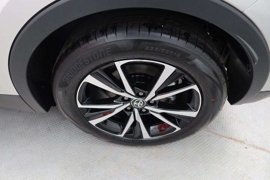 Toyota C-HR vaihtoauto