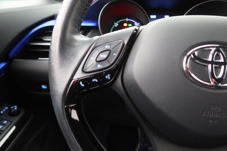 Toyota C-HR vaihtoauto