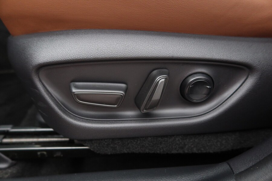 Lexus LBX vaihtoauto