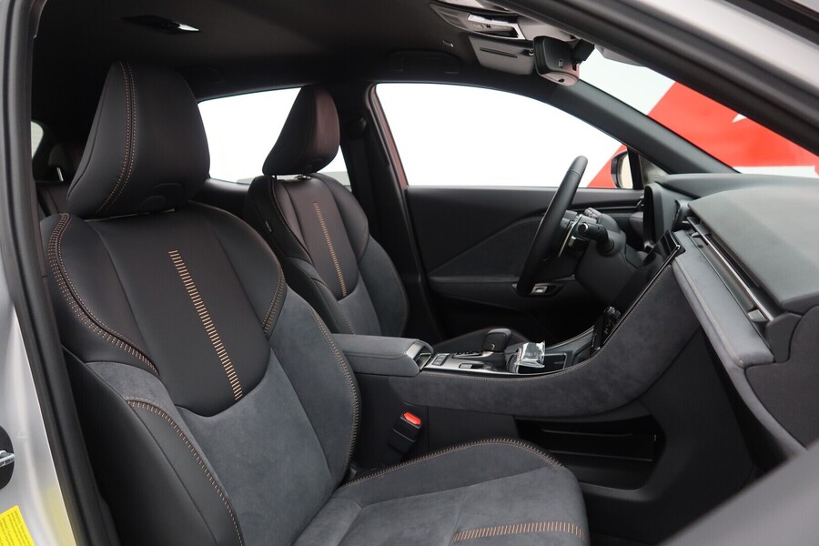 Lexus LBX vaihtoauto