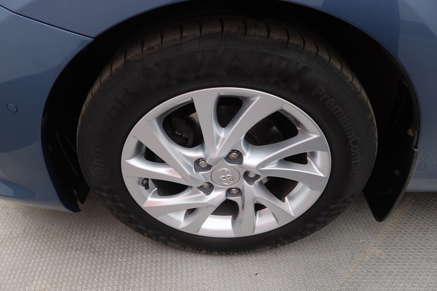 Toyota Auris vaihtoauto