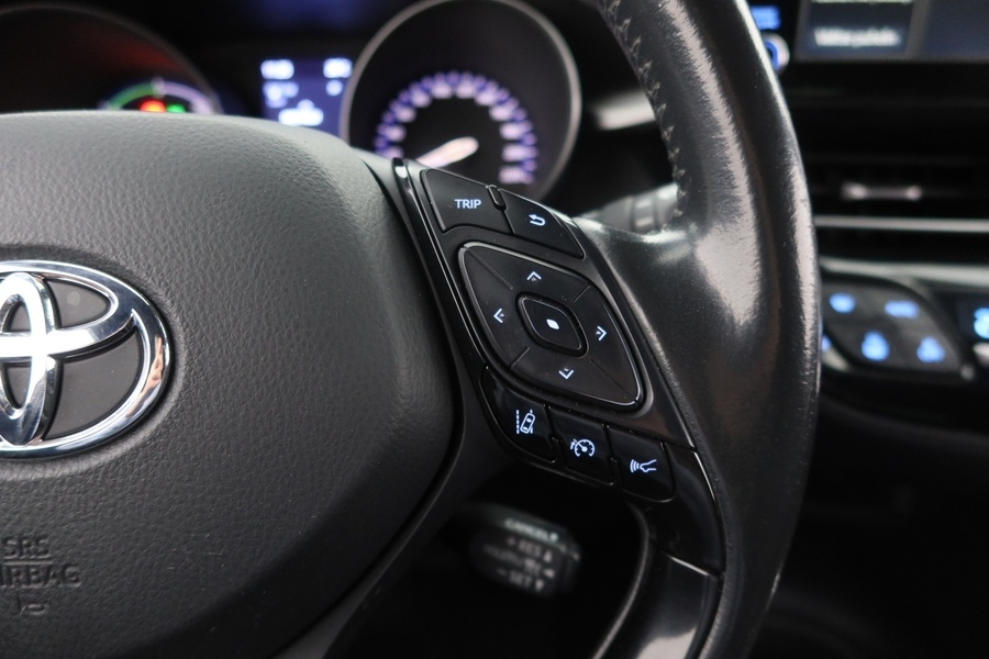 Toyota C-HR vaihtoauto