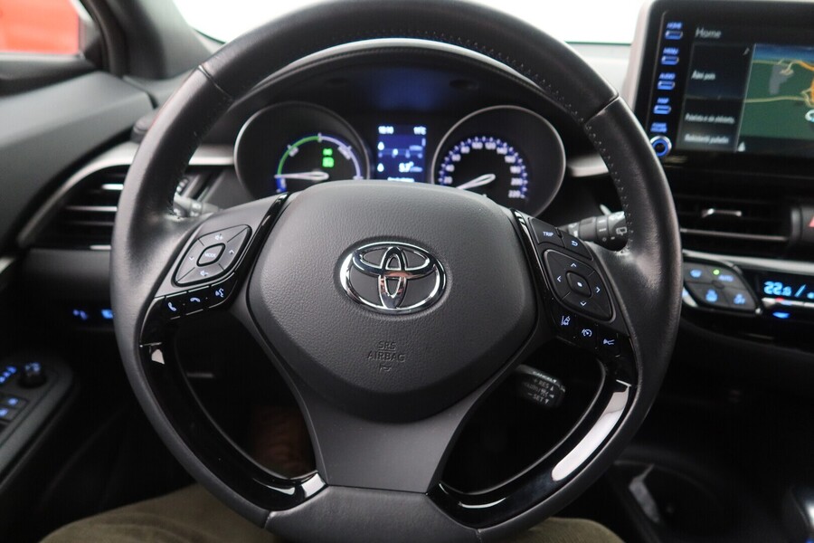 Toyota C-HR vaihtoauto