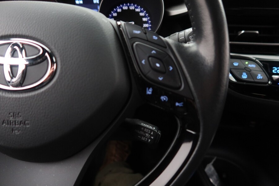 Toyota C-HR vaihtoauto