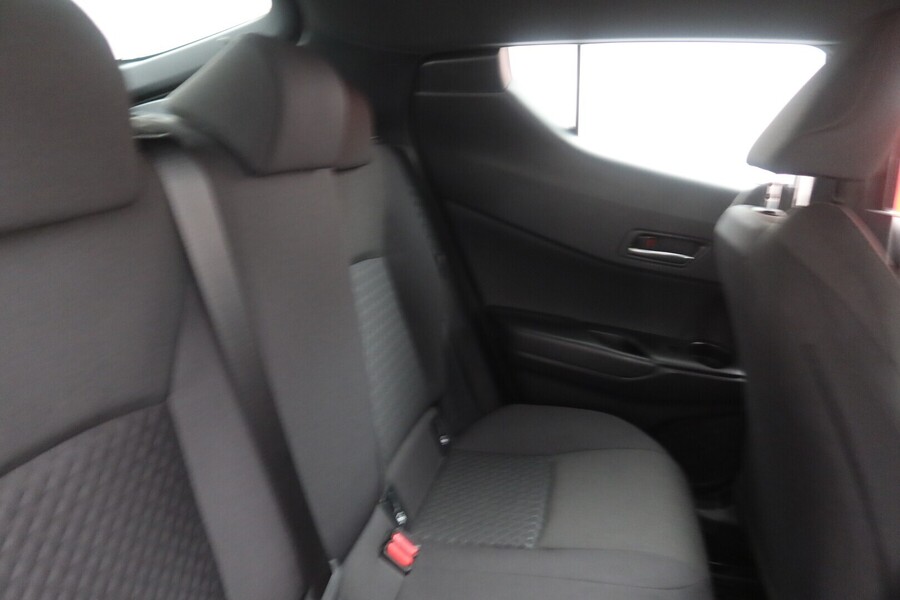 Toyota C-HR vaihtoauto