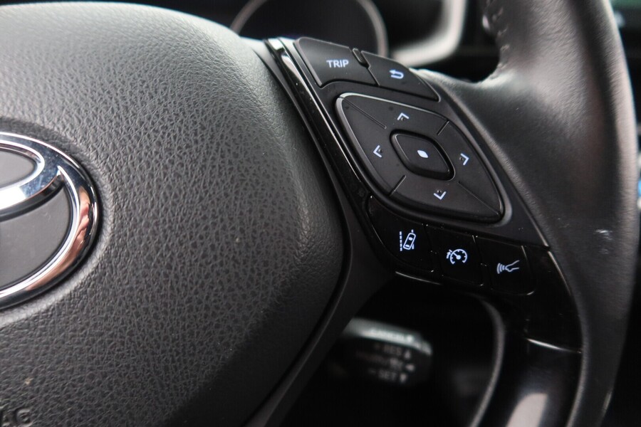 Toyota C-HR vaihtoauto