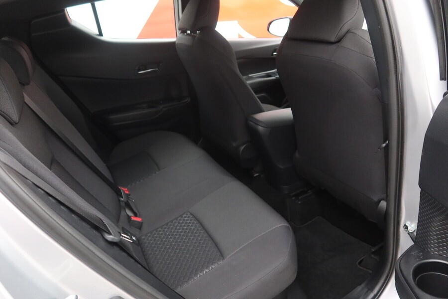 Toyota C-HR vaihtoauto